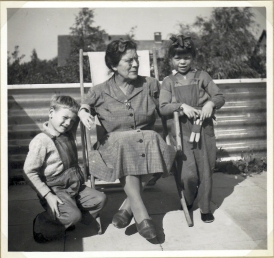 Fru Eskær og Torben og jeg i 1956