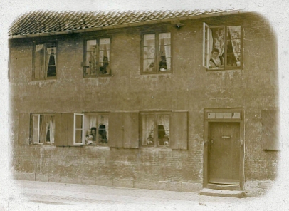 Det sidste sted min mormor Asta boede i Nyboder, St. Kongensgade 147, inden hun giftede sig i 1920